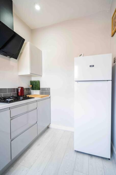Апартаменты Modern Flat In Moseley With Free Parking Бирмингем Экстерьер фото
